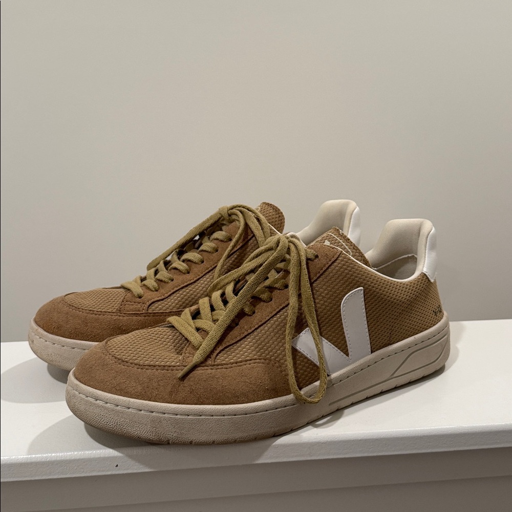 Veja Tan and White Men's Sneakers - Picture 2 of 16